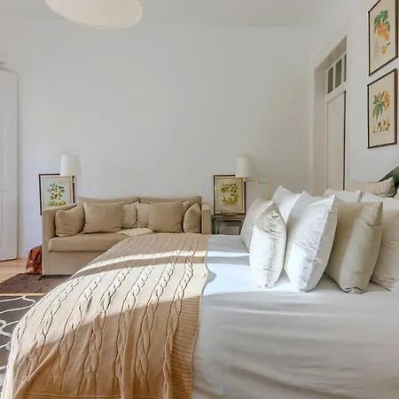 Plum Guide - The Elemental Apartman Lisboa